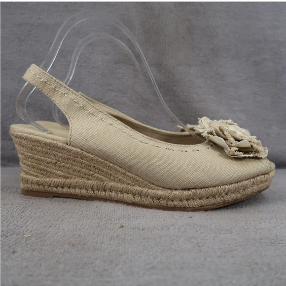Natralizer. Tan Espadrilles with Floral Detail - Picture 10 of 10